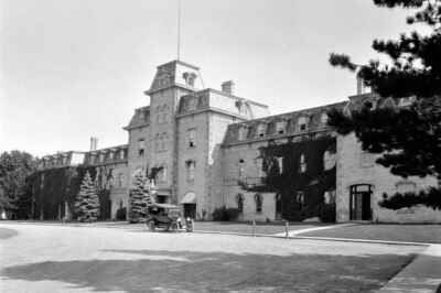 Unprecedented Times? COVID-19 and the 1918-1920 Spanish Flu Pandemic at U of G