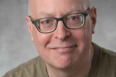 Physics Professor Discusses Black Holes With Radio-Canada