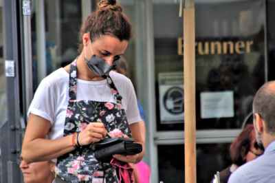 Minimum Wage Increase for Servers Not Enough to Fix Labour Crisis: U of G Expert