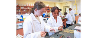 Undergrads Learning to Find New Antibiotics Through Unique Lab
